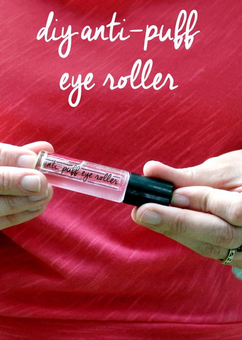 Create this easy DIY anti-puff eye roller with just three simple ingredients to help calm and soothe your tired and puffy eyes and reduce under eye bags! Eye Roller, Beauty Treats, Homemade Products, Diy Cosmetics, Under Eye Bags, Homemade Soap, Moisturizing Body Wash, Puffy Eyes, Beauty Recipe