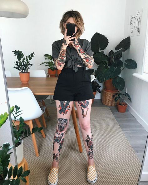 noelle on Instagram: “making a child go 2 Sephora with me rn, thoughts and prayers accepted.” Tatooed Woman Aesthetic, Tattooed Girl Aesthetic, Body Covered In Tattoos, Tattoo Outfit, Tattooed Girl, Tattoo Fashion, Chic French Style, Female Tattoos, Thoughts And Prayers