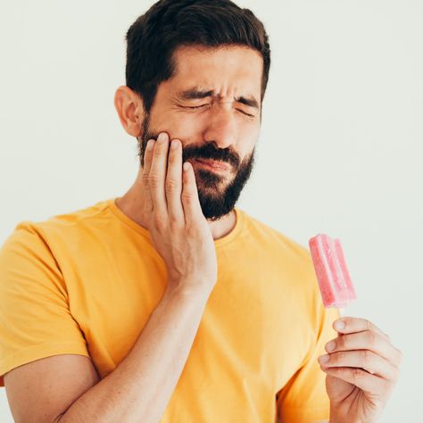 Ouch! Tooth sensitivity is the simple term used to refer to root sensitivity or dentin hypersensitivity. Having sensitive teeth means cold, hot, sweet and highly acidic drinks and foods, or even breathing cold air will make you feel pain in your teeth. Tooth Sensitivity Relief, Teeth Sensitivity, Dental Animation, Tooth Nerve, Night Guard, Dental Impressions, Dental Health Care, Gum Recession, Loose Tooth