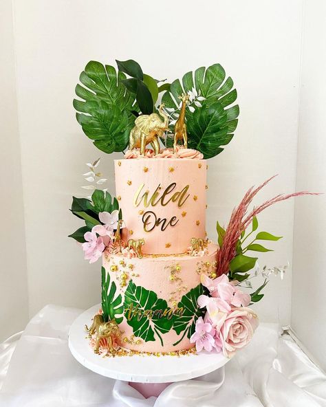 Pink Safari Cake Ideas, Wildone Birthday Cake, Pink Wild One Cake, She’s A Wild One Birthday Cake, Pink Safari Cupcakes, Pink Wild One Birthday Party, Diy Wild One Cake, She's A Wild One Birthday Party, She’s A Wild One Birthday Decor