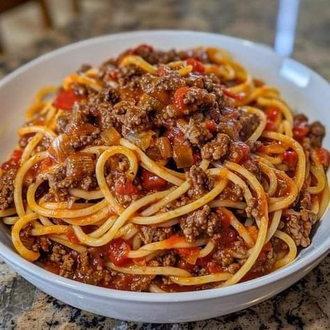 Instant Pot Spaghetti And Meatballs, Instant Pot Spaghetti, Spaghetti Ingredients, Spaghetti Meat Sauce, Meat Sauce Recipes, Homemade Spaghetti, Comfort Dishes, Dessert Salads, Spaghetti And Meatballs