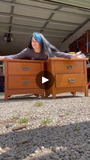 11K views · 323 reactions | A quick nightstand flip in my furniture flipping side hustle! #CustomFurniture #FurnitureFlipping #FurnitureFlip #DIY #HomeDecor #BedroomFurniture #FurnitureMakeover #PaintedFurniture WooduBend-West USAWoodUbend MouldingsDixie Belle Paint Company | ꫀᗱᒿᦲꪻ᥅ꫀꪖᦓꪊ᥅ꫀᦓ | ꫀᗱᒿᦲꪻ᥅ꫀꪖᦓꪊ᥅ꫀᦓ · Original audio Bed Side Table Diy, Diy Nightstand Ideas Repurposed, Diy Bed Side Table, Nightstand Flip, Bedroom Nightstand Ideas, Diy Nightstand Makeover, Redoing Furniture, Nightstand Makeover, Diy Furniture Flip