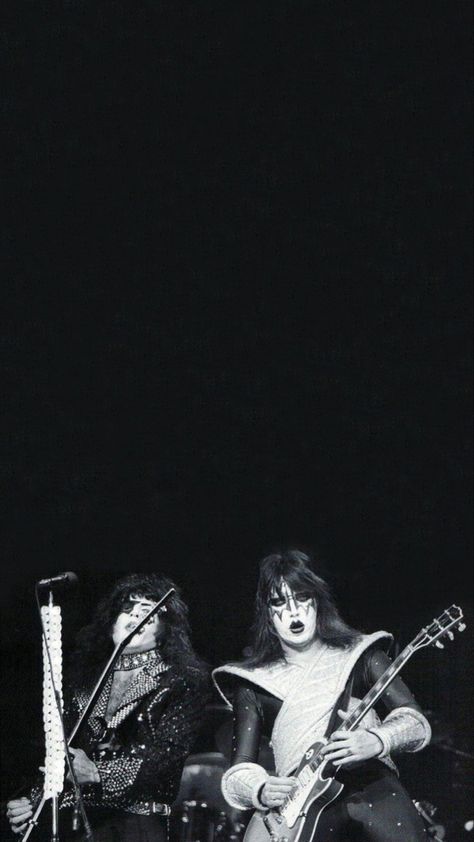 Ace Frehley And Paul Stanley, Paul Stanley And Ace Frehley, Kiss Wallpapers Band, Ace Frehley Wallpaper, Paul Stanley Wallpaper, Kiss Band Wallpaper, Kiss Pfp, Iphone Wallpaper Vintage Retro, Kiss Wallpaper