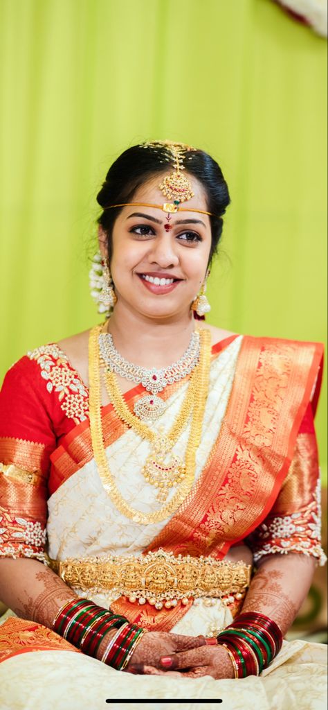 Bride in traditional telugu talambralu saree, kasula peru and astalakshmi Vaddanam Talambralu Saree South Indian, Traditional Telugu Jewellery, Astalakshmi Vaddanam Gold, Talambralu Saree Blouse Designs, Telugu Bride Saree, Traditional Telugu Bride, Telugu Bride Jewellery, Talambralu Saree, Kasula Peru