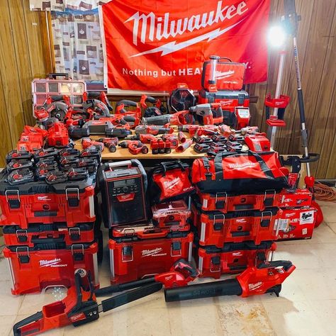 Milwaukee Tool Box, Motorcycle Ramp, Dream Workshop, Milwaukee Power Tools, New Milwaukee Tools, Garage Furniture, Work Benches, Garage Tool Organization, Cladding Design