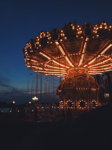 Amusement park #summer #circus #vsco #cute #beauty Wallpaper Carousel, Circus Wallpaper, Circus Aesthetic, Dark Circus, Night Circus, Architecture Wallpaper, Parc D'attraction, Scenery Nature, Simple Aesthetic