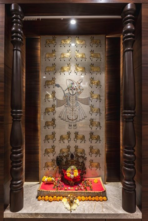 3BHK Traditional Styled Abode | Mitesh Antala And Janaki Hakani - The Architects Diary Traditional Puja Room Design, Thakorji Mandir For Home, Temple Room, Traditional Bedrooms, Home Design Studio, The Architects Diary, Mandir Design, Temple Design For Home, Indian Home Interior