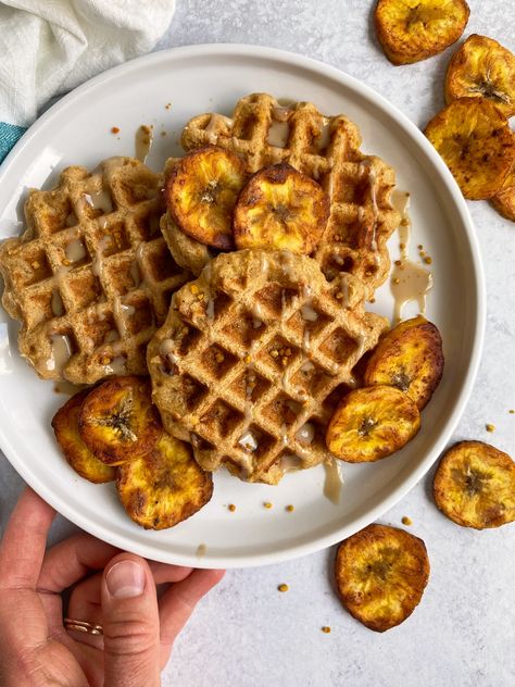 These healthy plantain waffles are made with ripe plantains and cassava flour. This recipe is completely egg free, dairy free, grain free, vegan and has no added sugar. The best Paleo plantain waffles! #plantainwaffles #vegan #paleo #plantains Egg Free Paleo Breakfast, Plantain Waffles, Paleo Baking Powder, Waffles Vegan, Paleo Breakfast Easy, Vegan Paleo Recipes, Plantain Recipes, Paleo Friendly Recipes, Ripe Plantain