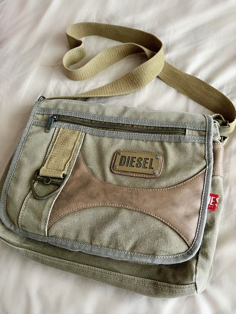 Diesel brand mute green tone bag. Half cotton half leather. Nature Creatures, How To Have Style, Pop Tabs, Magical World, Pretty Bags, Mode Inspo, Bags And Accessories, Mode Vintage, Cute Bags