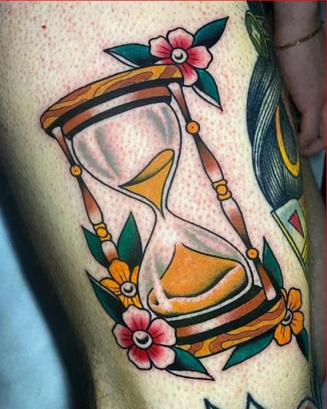 Hourglass Tattoo Meaning, Hourglass Tattoos, New Traditional Tattoo, Hourglass Tattoo, Minimal Tattoo Design, Clock Tattoo Design, Leg Tattoos Women, Clock Tattoo, Classic Tattoo