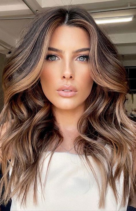 Spring Hair Color Trends, Highlight Hair, Rambut Brunette, Brunette Hair With Highlights, Spring Hair Color, Beach Wave, Brown Hair With Blonde Highlights, Brown Hair Balayage, Balayage Brunette