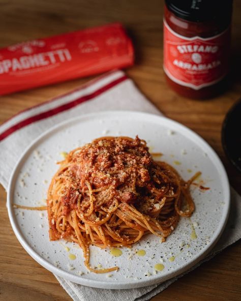 Stefano Faita Recipes, Ricotta Desserts, Spaghetti Amatriciana, Meat Pasta Recipes, Amatriciana Recipe, Desserts Pudding, Spaghetti All Amatriciana, Spaghetti Alla Puttanesca, Pork Cheeks