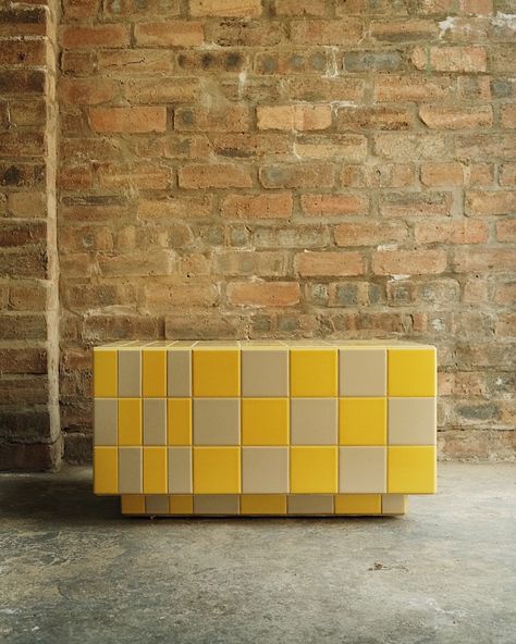 👋🏻 60s side table in honey and beige tile, paired with colour matching grout. We built this with wheels underneath which makes the table easier to move around. Tiled Bench, Tiled Furniture, Tile Bench, Tile Side Table, Tile Furniture, Beige Tile, Colour Matching, Grout, The Table