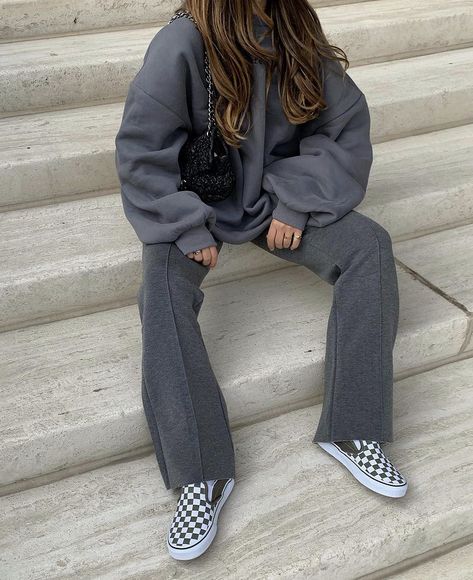 Vans Checkerboard Outfit Women, Vans Style Women, Checkerboard Vans Outfit, Vans Outfit Aesthetic, Outfits Con Vans, Vans Checkerboard Outfit, Checkered Vans Outfit, Slip On Outfit, Checkered Outfit