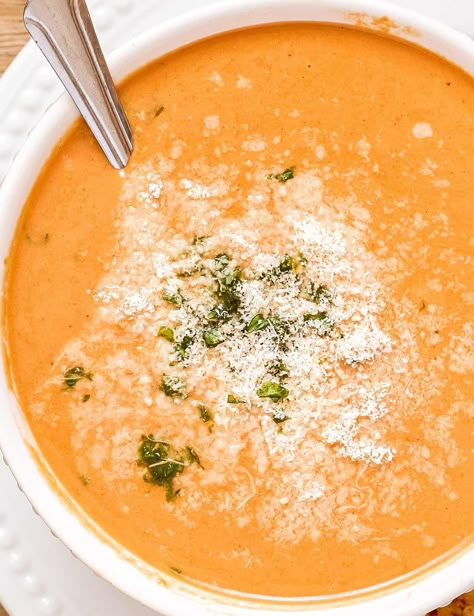 Slow Cooker Creamy Tomato Basil Soup - The Chunky Chef Creamy Clam Chowder, Tomatoes Soup, Easy Dinner Desserts, Creamy Broccoli Cheddar Soup, The Chunky Chef, Homemade Tomato Soup, New England Clam Chowder, Creamy Tomato Basil Soup, Chunky Chef