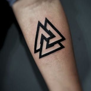 Meaningful Symbol Tattoos, Meaningful Tattoos For Men, Tatuagem Masculina Pequena, Men's Small Tattoo, Circle Tattoo, Elements Tattoo, Dot Tattoos, Decor Western, Small Tattoos For Guys