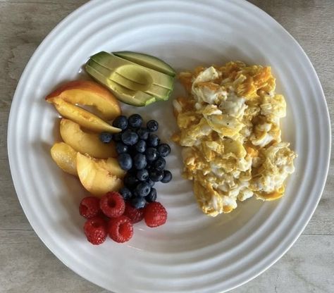 Eating Whole Foods Aesthetic, Whole Breakfast Ideas, Whole Food Diet Aesthetic, Whole Foods Breakfast Ideas, Big Healthy Breakfast, Almond Mom Diet, Animal Based Meal Prep, Whole Food Breakfast Ideas, Running Breakfast