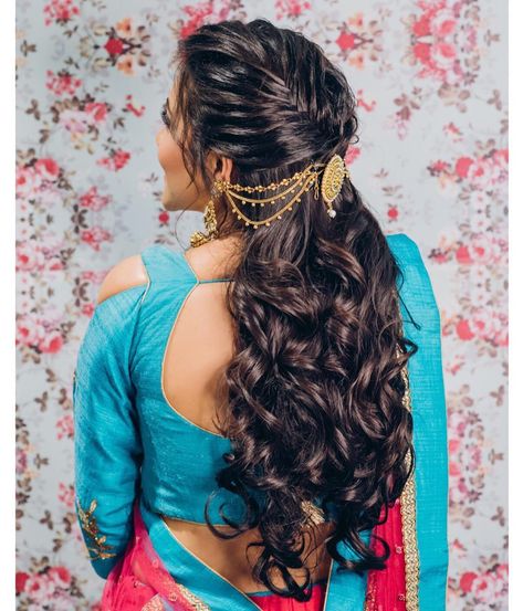 Amaya Salon & Academy on Instagram: “✨Bridal Makeup diaries at Amaya✨ Absolutely exquisite with her hair accessory, this half down intricate fishtail hairdo surely breaks the…” Hair Styles For Half Saree, Simple Hairstyle For Saree, Hair Style On Saree, Bridal Hair Buns, Indian Bridal Hairstyles, Indian Hairstyles, Half Saree, Indian Bridal, Bun Hairstyles