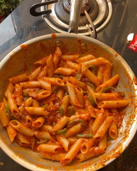 Red Pasta Aesthetic, Red Pasta Recipes, Red Pasta Sauce Recipes, Red Sauce Pasta Recipes, Pasta Red Sauce, Pasta With Red Sauce, Cold Pasta Recipes, Pasta Images, Red Sauce Pasta Recipe