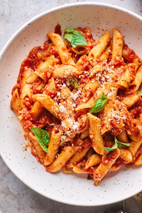 Arrabiata Sauce, Store Cupboard, Healthy Mummy, Easy Pasta Dishes, Cooking Chicken To Shred, Penne Pasta, Fresh Pasta, Rigatoni, Tomato Recipes