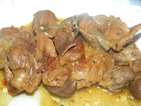 These gizzards will melt in your mouth! You are in for a big treat! Offal Recipes, Gizzards Recipe, Chicken Gizzards, Liver Recipes, Southern Recipes Soul Food, Crock Pot Recipes, Crockpot Recipes Beef, Chicken Livers, Southern Cooking