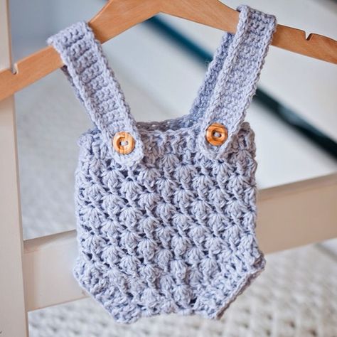 Explore mon petit violon's photos on Flickr. mon petit violon has uploaded 582 photos to Flickr. Shorts With Suspenders, Crochet Bib, Baby Romper Pattern, Light Worsted Weight Yarn, Romper Pattern, Crochet Shorts, Haken Baby, Crochet Dress Pattern, Pattern Baby