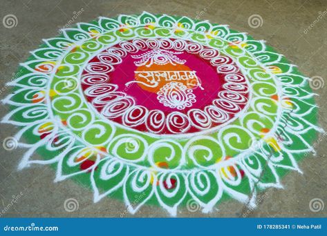 Traditional indian wedding ceremony in Hinduism : Rangoli design for welcome Wedding Rangoli Designs, Wedding Rangoli, Welcome Rangoli, Indian Wedding Ceremony, Traditional Indian Wedding, Rangoli Design, Beauty Design, Indian Traditional, Traditional Indian