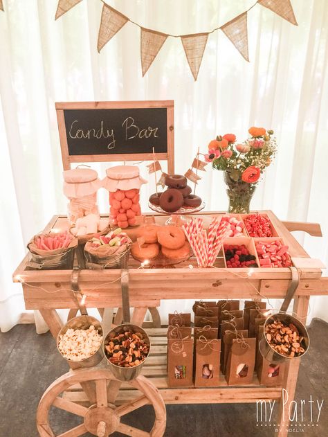 Rustic Sweet Cart Wedding, Candy Bar Wedding Rustic, Sweet Bar Wedding, Candy Bar Ideas Sencillas, Candy Bar For Wedding, Boho Candy Bar, Candy Station Ideas, Small Candy Bar, Rustic Candy Bar