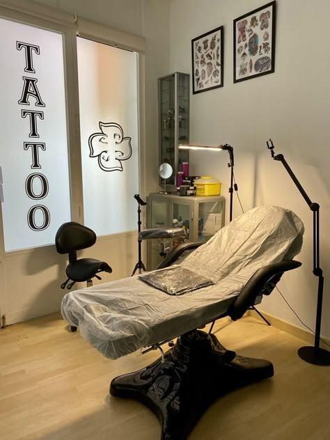 Jax Kingston, Tattoo Shop Interior, Tattoo Shop Decor, Tattoo Studio Interior, Tattoo Studio Design, Tattoo Salon, Tattoo Parlor, Tattoo Apprentice, Home Tattoo