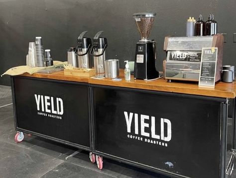 Portable Coffee Bar, Diy Coffee Cart, Coffee Cart Design, Coffee Stand Design, Coffee Cart Business, Coffee Cart Ideas, Table Coffee Shop, Mobile Coffee Bar, Cofee Bar