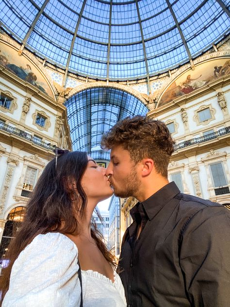 Galleria Vittorio Emanuele II | Fashion | Love | Milano | Italy | couple | couplegoals Vittorio Emanuele Milano, Milan Couple Photos, Galleria Vittorio Emanuele Ii, Relationship Pics, Milano Italy, Milan Italy, Cute Relationship, Style Mistakes, Wedding Photoshoot