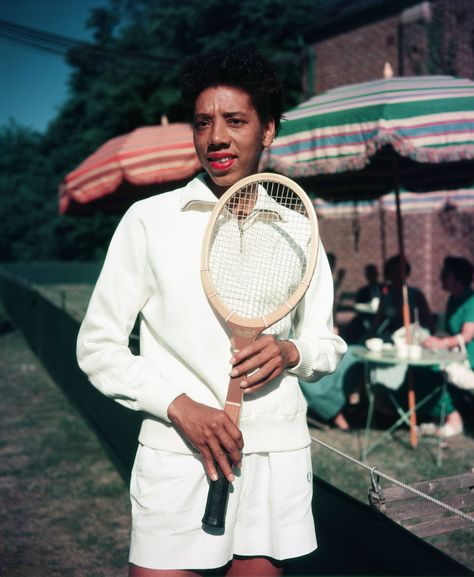 Althea Gibson (USA) - 1957 Rosie The Riveter Poster, Tennis Images, Black Historical Figures, Althea Gibson, Tennis Motivation, American Athletes, Women Athletes, Tennis Racquets, Silver City