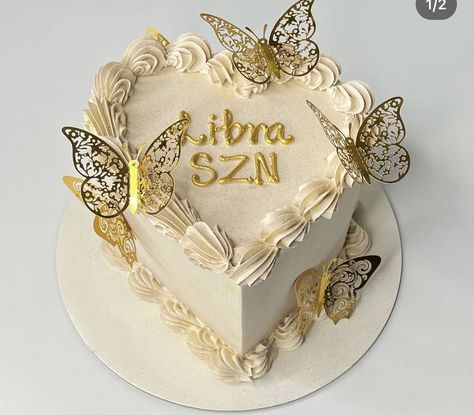 25 Heart Birthday Cake, White And Gold Heart Shaped Cake, Zodiac Heart Cake, Heart Shaped Birthday Cake Aesthetic, Taurus Heart Cake, Heart Cake Pisces, Libra Heart Cake, Gold Heart Shaped Cake, White And Gold Heart Cake