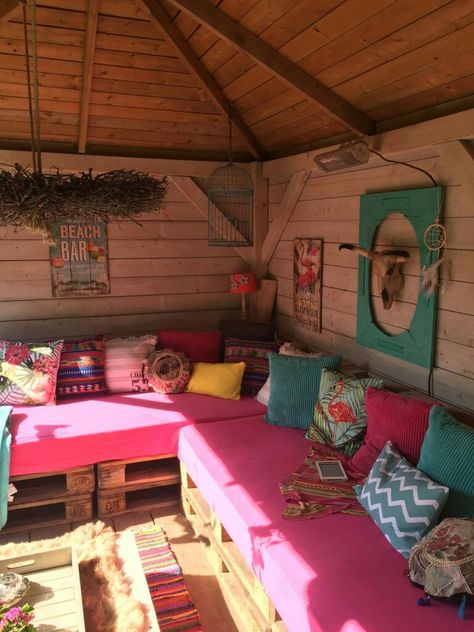 Hangout Den Ideas, Shed Rooms Bedrooms, Shed Clubhouse, Hangout House Ideas, Backyard Hangout Ideas Cheap, Outdoor Hangout, Cute Garage Hangout Ideas, Bedroom Hangout Area, Treehouse Hangout