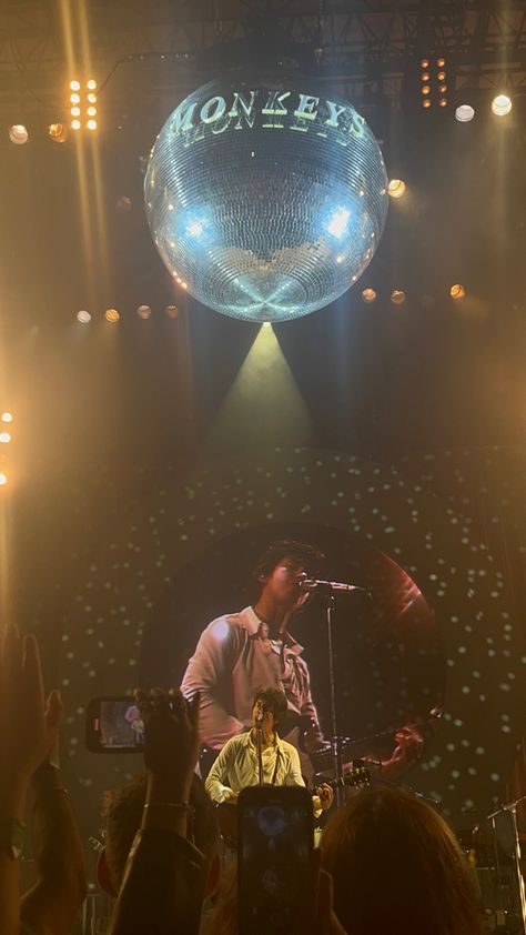 alex turner from arctic monkeys singing at concert under a mirrorball and lights in new york Arctic Monkeys Tour 2023, Arctic Monkeys Ticket Concert, Concert Aesthetic Arctic Monkeys, Concert Artic Monkeys, Am Arctic Monkeys, Arctic Monkeys Tour, Mirrorball Aesthetic, Arctic Monkeys Performing, Arctic Monkeys Concert