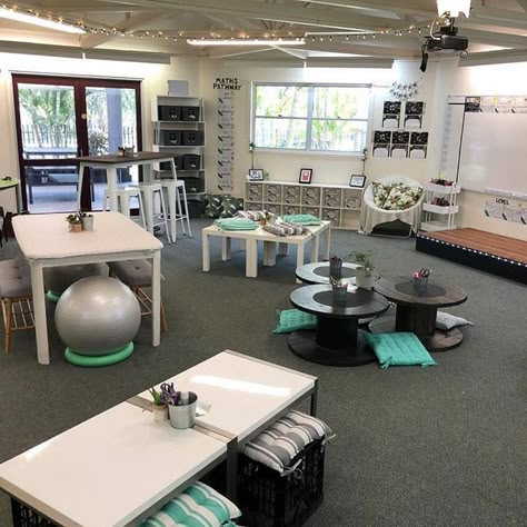 Flexible Seating Classroom, Hammock Chairs, Classroom Arrangement, Classroom Decoration Ideas, Classroom Goals, Farmhouse Classroom, Classroom Seating, Dream Classroom, Classroom Makeover