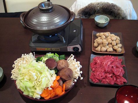 ingredients in bowls next to cooking pot Cooking Beginners, Nabe Recipe, Chinese Fondue, Japanese Hot Pot, Flat Leather Shoes, Hot Pot Recipe, Asian Inspired Recipes, Japanese Cooking, Cooking Guide