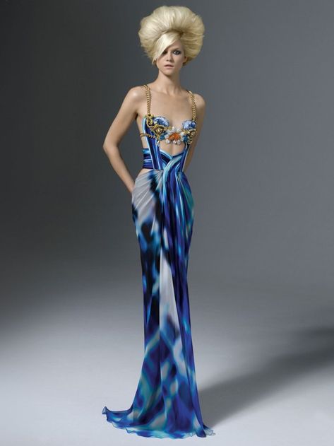 Atelier Versace Fall 2011 Versace Gown, Versace Fashion, Versace Dress, Versace Couture, Atelier Versace, Donatella Versace, Gala Dresses, Couture Gowns, Glam Dresses