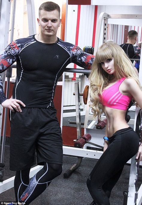 In her teens, Angelica's parents hired her a personal trainer (left), who works out with her for two to three hours, five times per week to keep her 20-inch waist in check Angelica Kenova, Extreme Plastic Surgery, Plastic Surgery Fail, Real Barbie, Human Doll, Barbie Life, Living Dolls, In The Gym, Homecoming Makeup