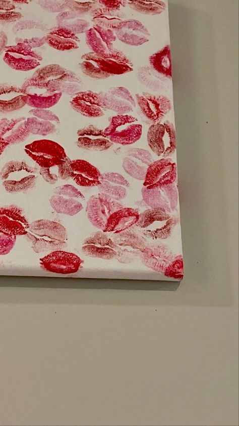 Friend Painting Ideas, Mouth Painting, Lips Painting, Kiss Painting, Friend Canvas, Prettiest Celebrities, Valentinstag Party, Galentines Gifts, Friend Painting