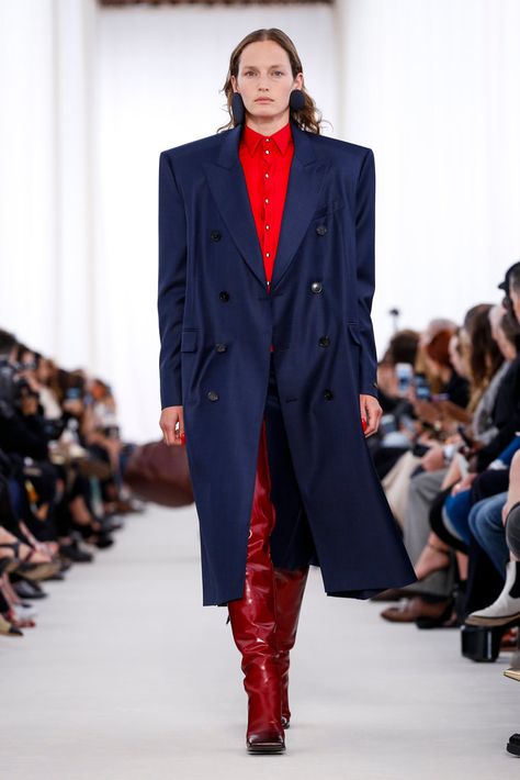 Balenciaga Show, Big Coat, Western Gowns, Balenciaga Spring, 2017 Trends, Demna Gvasalia, Fashion Gone Rouge, Fall Shoot, Balenciaga Fashion