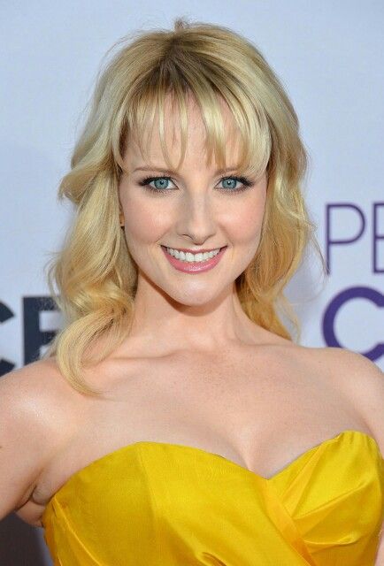 Melissa Rauch, hair style Melissa Raunch, Lindsay Wagner, Blonde Celebrities, Melissa Rauch, Jewish Women, Glamour Photography, People's Choice Awards, Choice Awards, Hottest Celebrities