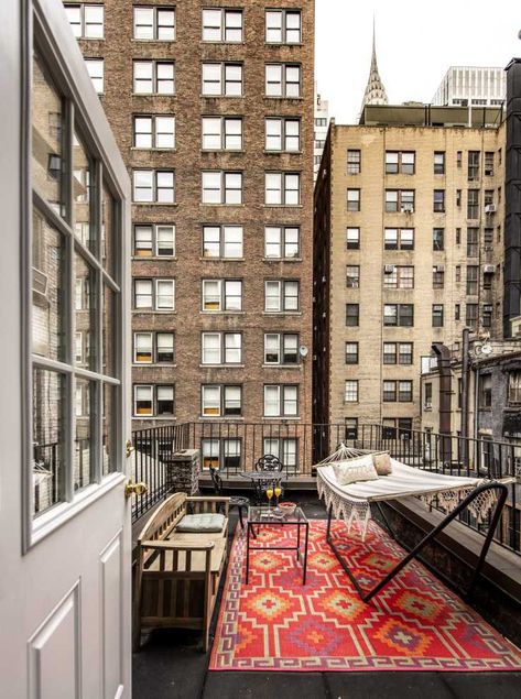 Balcony Hanging Plants, Apartamento New York, Balcony Patio Ideas, Sf Apartment, Balcony Pool, New York Buildings, Balcony Table And Chairs, House Balcony, Balcony Doors