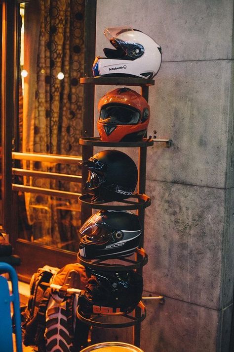 Helmet Stand Ideas, Motorcycle Garage Design, Helmet Storage Ideas, Helmet Design Ideas, Motorcycle Garage Ideas, Motorcycle Helmet Storage, Motorcycle Helmets Diy, Motorcycle Room, Diy Helmet