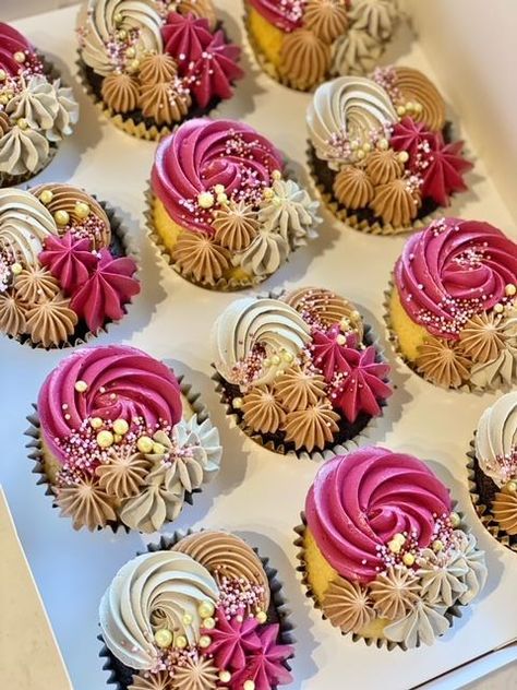 Modern Buttercream Cupcakes with Cas Cakery, Lollipop Cake Supplies, Bunya, 16 June 2021 Sweet 16 Cupcakes, Graduation Party Cupcakes, Boozy Baking, Graduation Party Desserts, Cupcake Piping, Elegant Cupcakes, Lollipop Cake, Cupcake Decorating Tips, Fancy Cupcakes