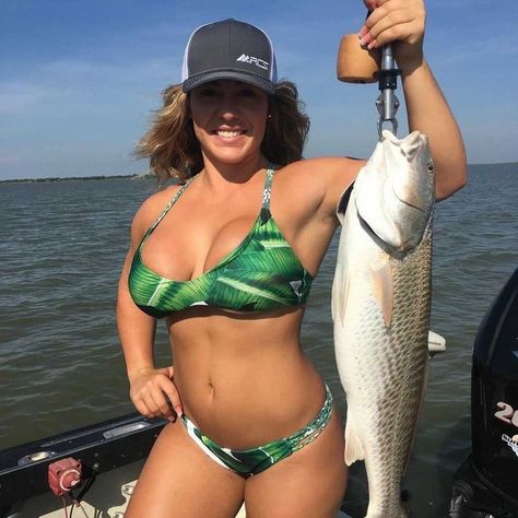 Bowfishing, Swimsuit Edition, Fishing Women, Fishing Girls, Swimsuit Models, Gone Fishing, Country Girls, Fishing, Fish