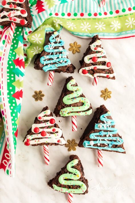 Holiday Bake Sale, Tree Brownies, Easy Christmas Desserts, Best Christmas Cookie Recipes, Christmas Tree Brownies, Christmas Tree Food, Fun Holiday Treats, Christmas Brownies, Christmas Trees Ideas