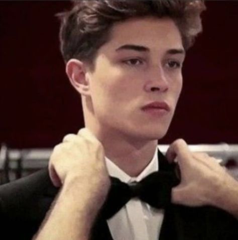 Chico Lachowski Wallpaper, Francisco Lachowski Young, Chico Lachowski, Francisco Lachowski, كريستيانو رونالدو, Aesthetic Guys, Hot Actors, Hottest Fashion Trends, Pull Off