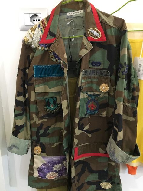 Camo Jacket With Patches, Military Style Outfits, Camoflauge Jacket, Military Style Shirts, Customised Denim Jacket, Upcycle Clothes Diy, Military Shirt, Jane Clothing, Diy Jacket