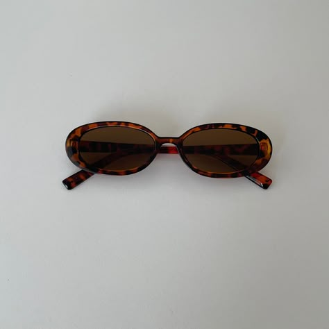 These brown sunnies are your go to for summer! 🤎 Small oval sunglasses. Small Sunglasses Aesthetic, Cool Sunnies, Small Sunglasses 90s, Cute Sunnies, Brown Sunglasses Aesthetic, Cute Sun Glasses, Little Sunglasses, Tiny Sunglasses, Small Oval Sunglasses